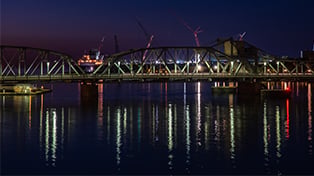 Community Visitor Centers Sturgeon Bay at night